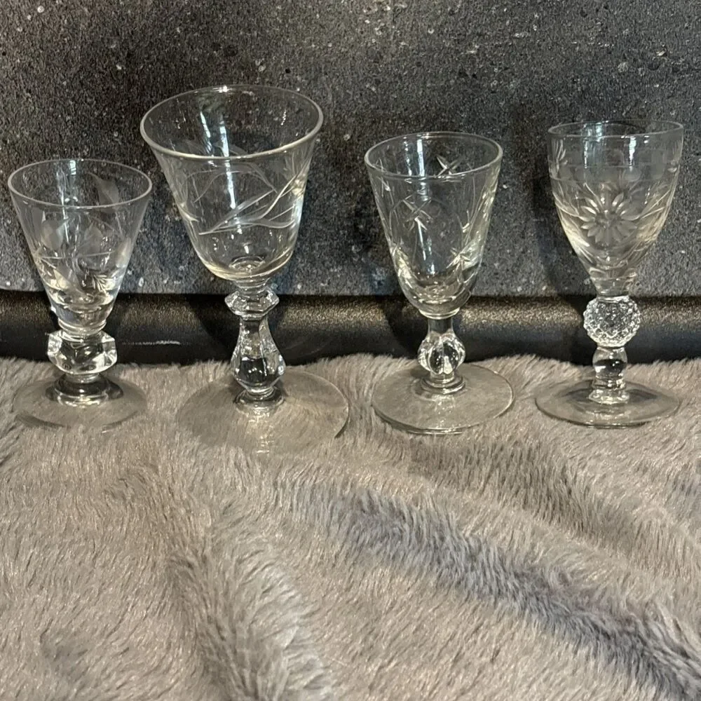 Lot Of 4 Vintage Small Cordial Liqueur Shot Glasses Pretty Wheat Star Floral